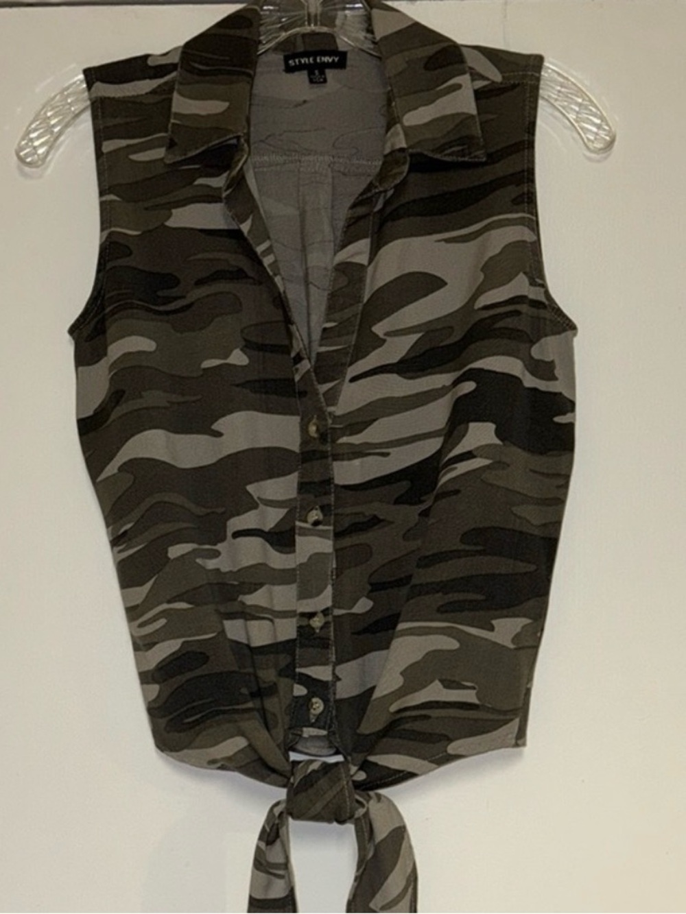 Style Envy Camouflage Tie-Front Blouse Sleeveless Button Down Collar Sz S